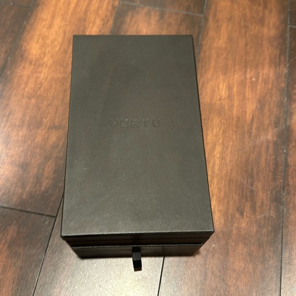 VERTU Phone Box - Picture 4 of 6